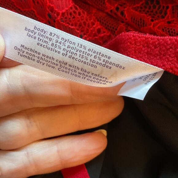 Cacique Red Lace Chemise w/Black Lining Adjustable Straps Bow Accents Plus 26/28 - Picture 8 of 9